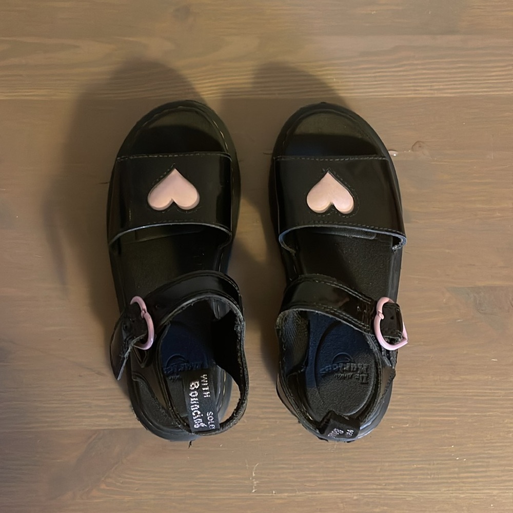 Dr. Martens “Marlowe Hearts” Patent Black Mary Jane Sandals - Girl’s Size 2 - Picture 8 of 11